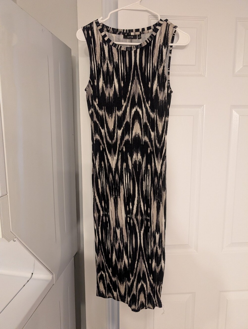 Sleeveless Black and White Patterned Maxi Dress